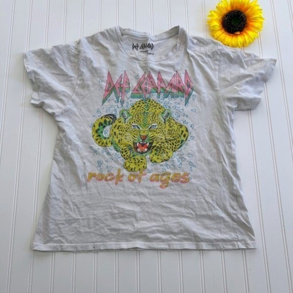 Def Leppard 'Rock of Ages' White Graphic Tee WOMENS SIZE SMALL